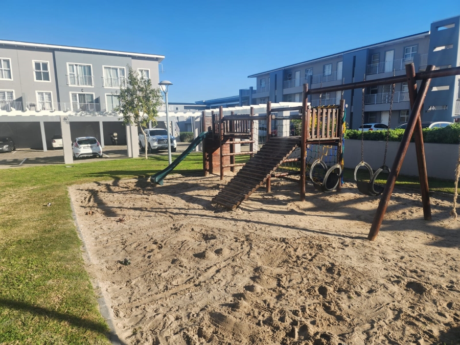 To Let 2 Bedroom Property for Rent in Protea Heights Western Cape